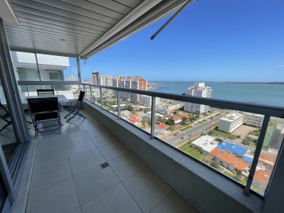 Excelente vista a la Playa Mansa, terraza con parrillero