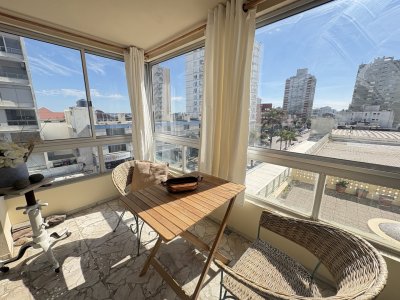 Piso bajo, buena orientación solar