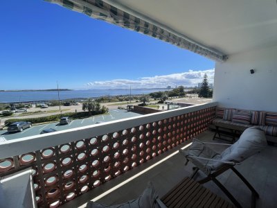 Terraza con vista a la Playa Mansa