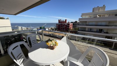 Linda terraza con vista al mar