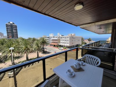 Terraza amplia con vista al mar