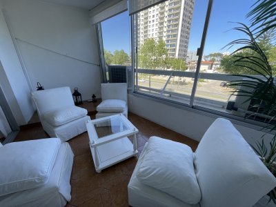 Excelente ubicacion, sobre Avda Roosevelt