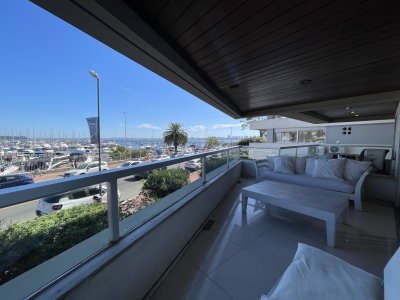 Puerto, lindo apto. con buena vista y amplia terraza
