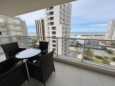 Amplia terraza con vista a la Brava 