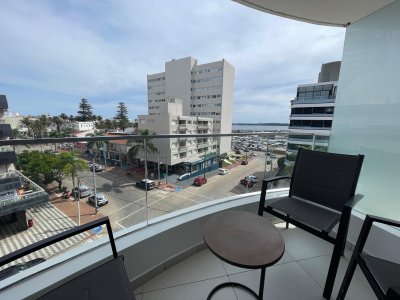 Terraza con vista al Puerto