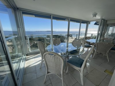 Unico en vista y superfice sobre el mar en Playa Mansa