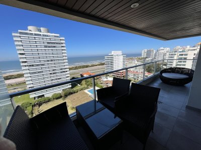 Penthouse con vista a la Playa Brava y barbacoa propia 