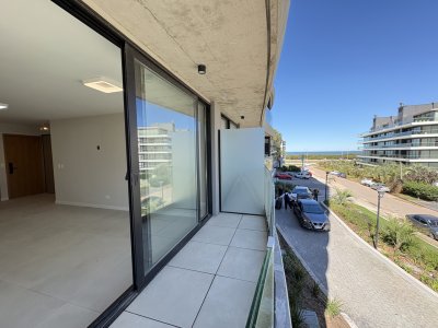 Gran terraza con linda vista al mar, orientación norte 