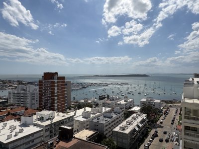 Excelente vista al Puerto, piso alto, aire en todos los ambientes