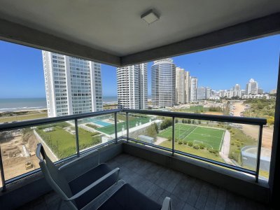 Terraza con parrillero , vista al mar, edificio nuevo