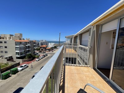 Buena ubicación, a 100 metros del mar 