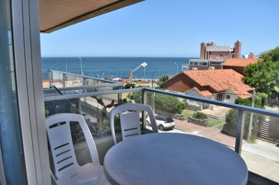 Linda terraza con vista al mar