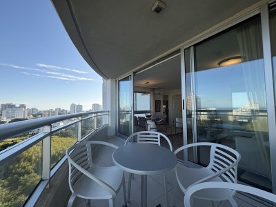 Terraza, Edificio con excelentes servicios 