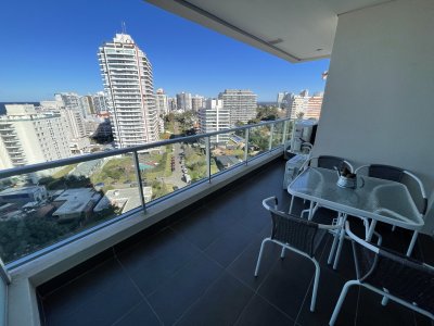 Edificio nuevo con todos los amenities vista a Playa Brava