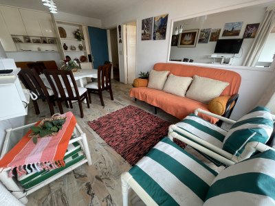 A metros de Playa Mansa!