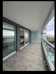 Ubicado a 150 mts del mar , lindo apto. con vista al mar y parrillero propio 