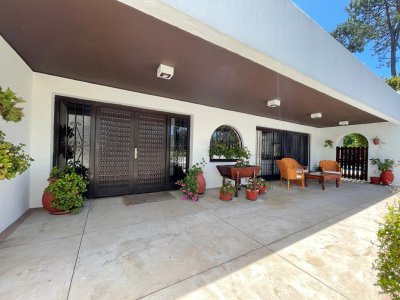 Gran casa para disfrutar con toda la familia cerca de todo con excelente entorno