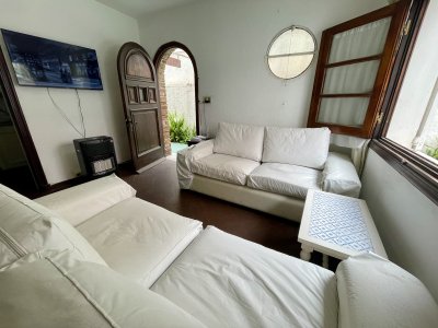 Zona comercial, buena ubicación, patio con parrillero 