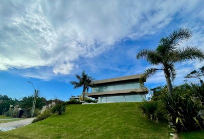 Esta es la casa que estabas buscando! buena vista al mar 