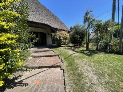 A 300 mts del mar con muy lindo entorno
