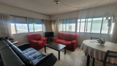 muy cerca de playa brava el emir
