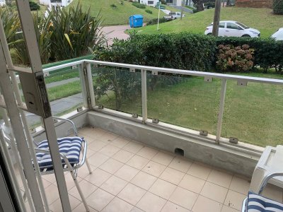Impecable apto a metros de playa brava 