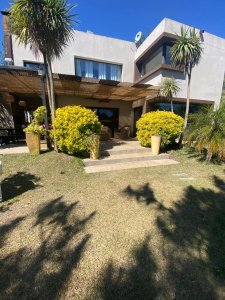 Comoda, linda , moderna , piscina.....