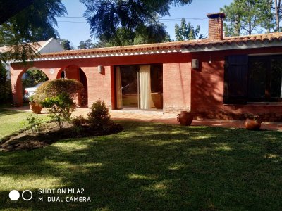divina casa para vivir Pinares cerca del mar