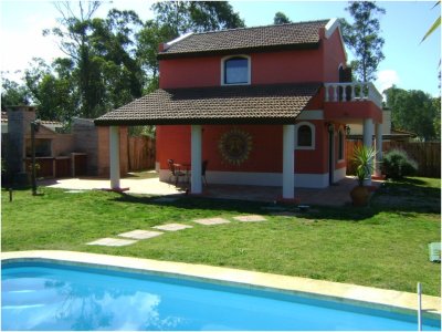 comoda, linda con piscina en el tesoro cerca de medialunas 