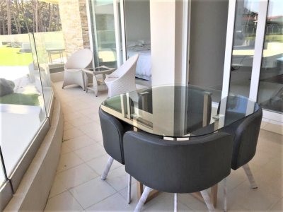 VENTA  CON RENTA APTO CON TODA LA VISTA AL MAR DE BALLENAS PDA 40 MANSA PUNTA DEL ESTE
