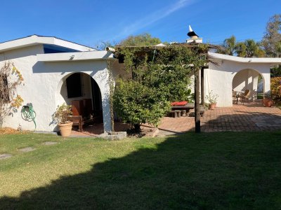 VENTA HERMOSA CASA EN EL TESORO - LA BARRA -PUNTA DEL ESTE
