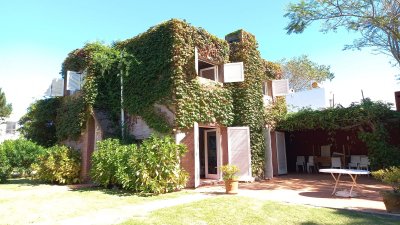 VENTA CASA EN LA BARRA CON CASA DE HUESPEDES - PUNTA DEL ESTE