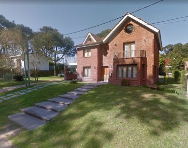 VENTA CASA EN LUGANO DE 5 DORMITORIOS - PUNTA DEL ESTE
