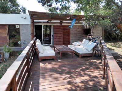 EXCELENTE CASA MODERNA EN EL TESORO EN ALQUILER ANUAL