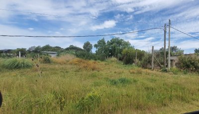 TERRENO DE 680 m2 EN ZONA MUY ALTA EN EL TESORO - LA BARRA
