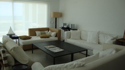 Venta de apartamento de  3 dormitorios en playa brava.