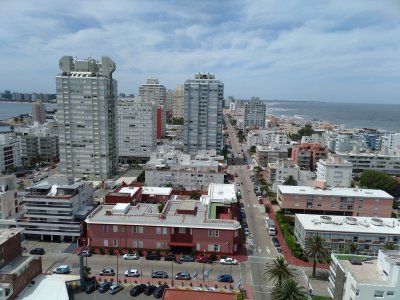 apartamento en zona de Peninsula  con hermosa vista a playa brava 