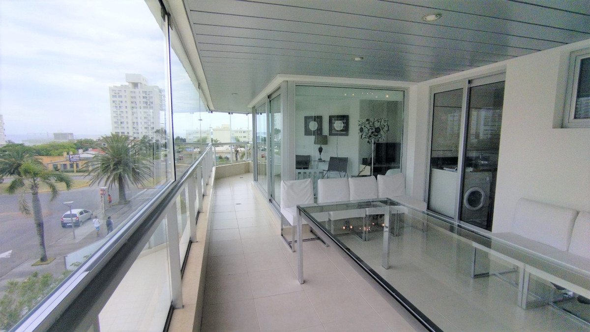Apartamento en Alquiler de 3 dormitorios en Punta del Este
