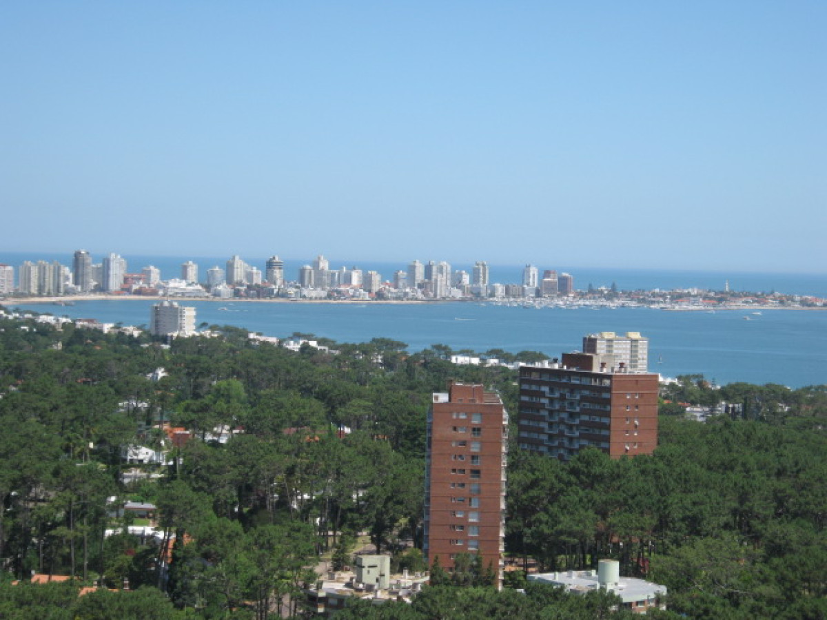 Apartamento sobre Roosevelt en Venta  2 Dormitorios