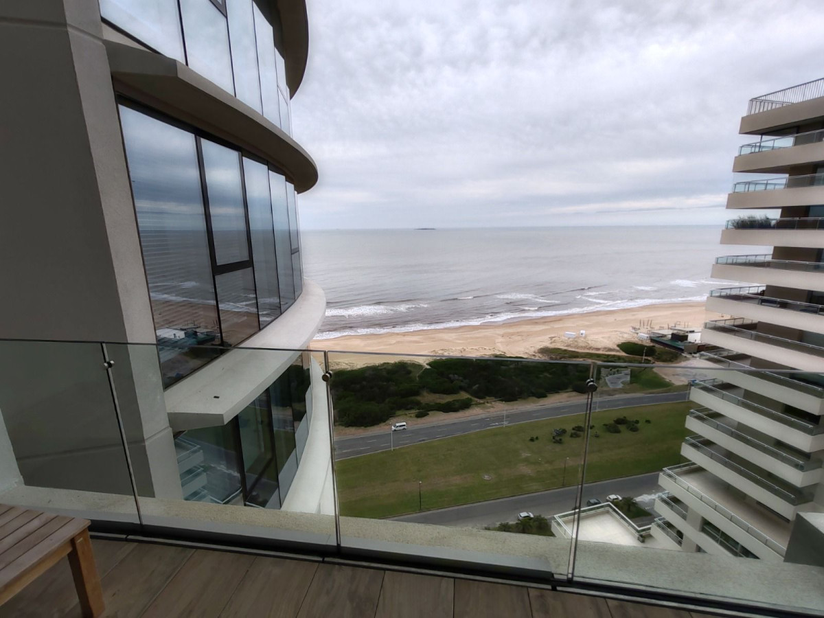 2 dormitorios en alquiler Torre Trump Punta del Este 