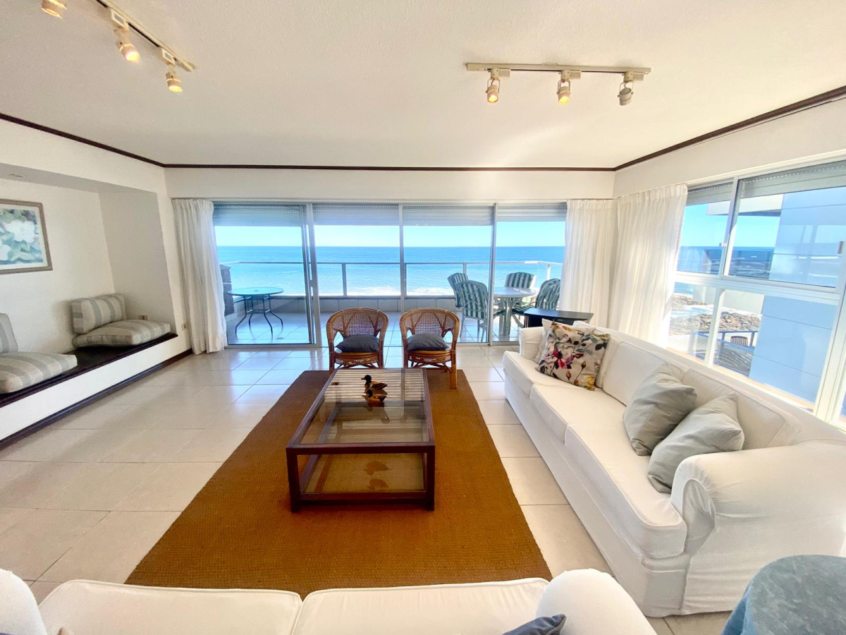 Venta y alquiler departamento de  3 Dormitorios y dependencia de servicio