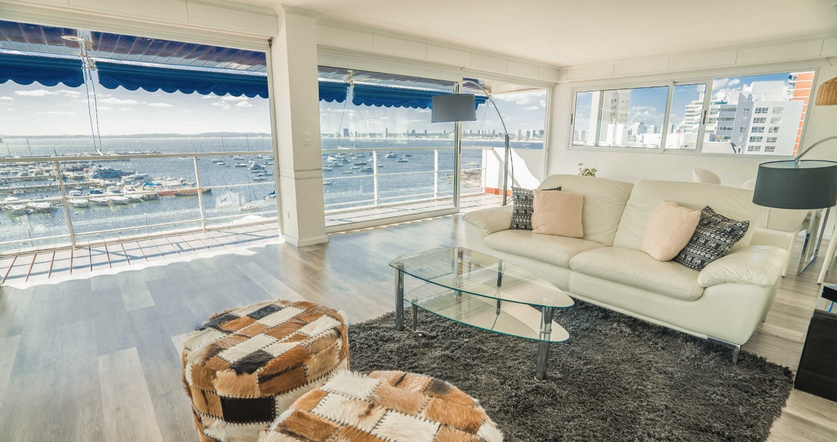 Apartamento en venta frente al puerto de Punta del Este de 6 dormitorios