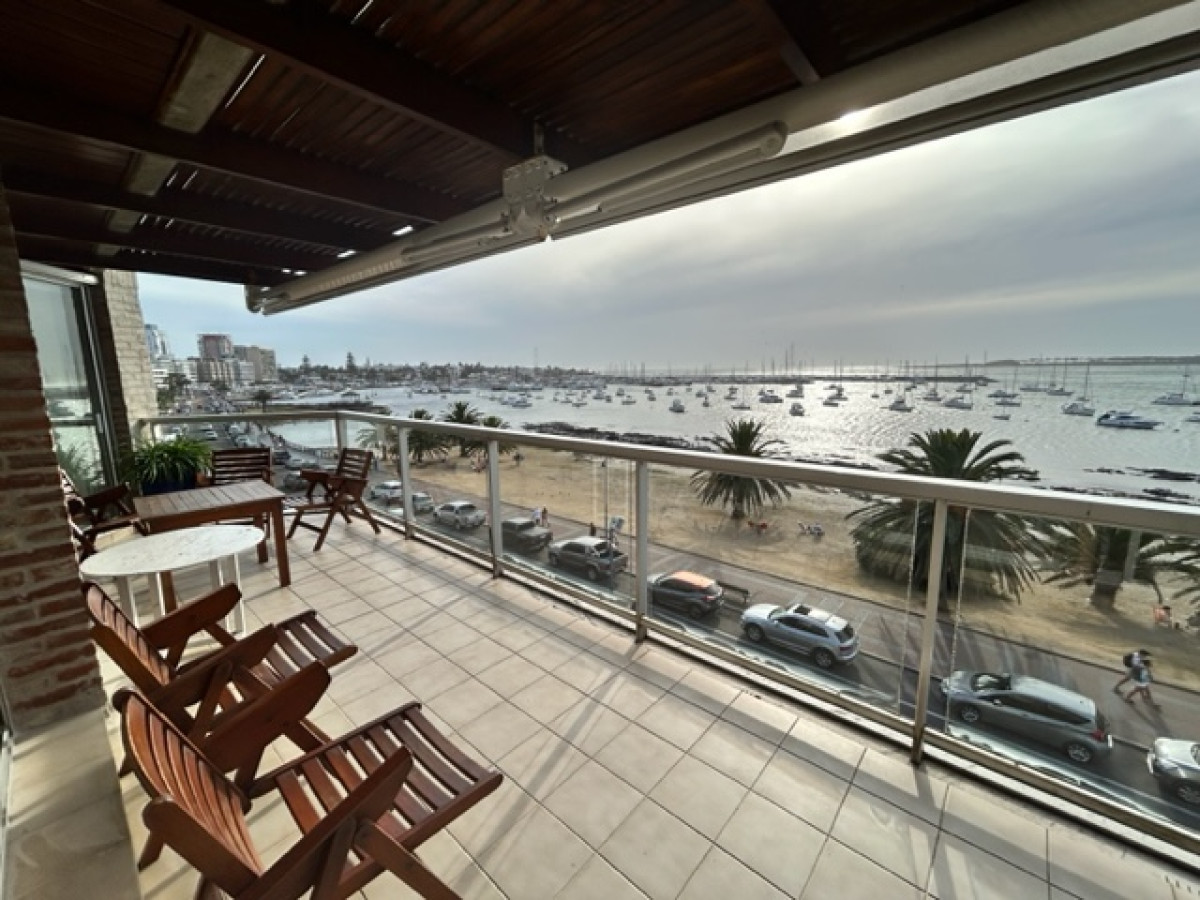 Alquiler Pent House en zona puerto con 3 dormitorios y gran parrillero
