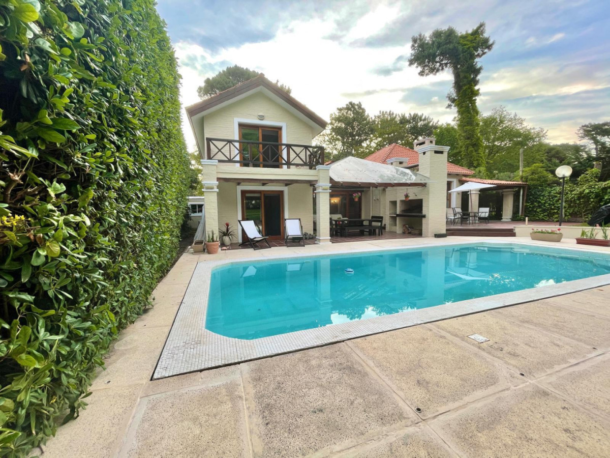 Venta en  San Rafael 4 dormitorios  con piscina