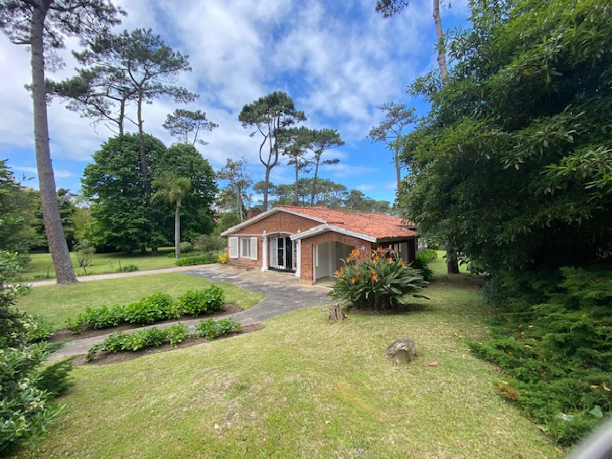 VENTA CASA EN MANSA DE 5 DORMITORIOS 