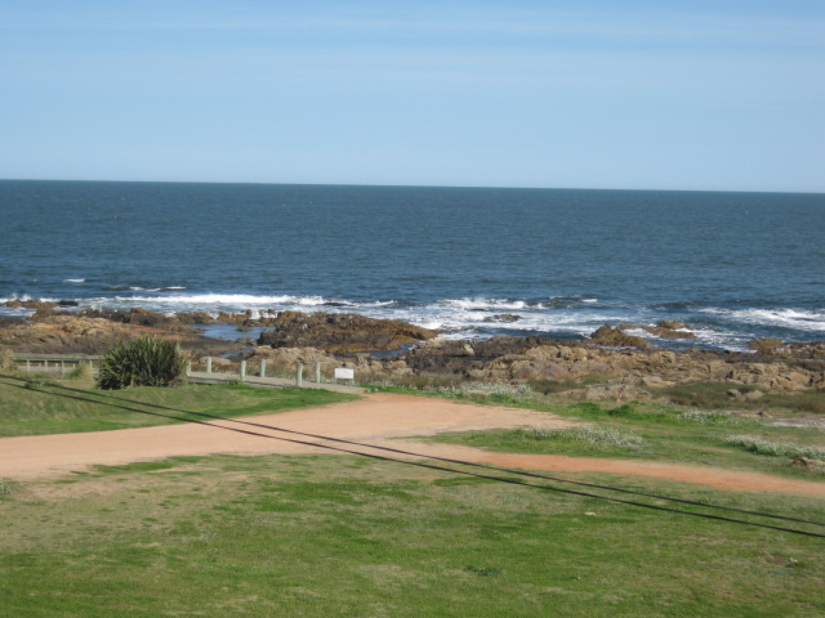 Venta casa de 5 dormitorios y dependencia de servicio