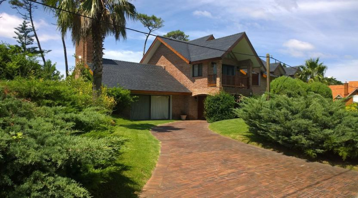 Venta y alquiler casa con 6 dormitorios a 100 mts mar 