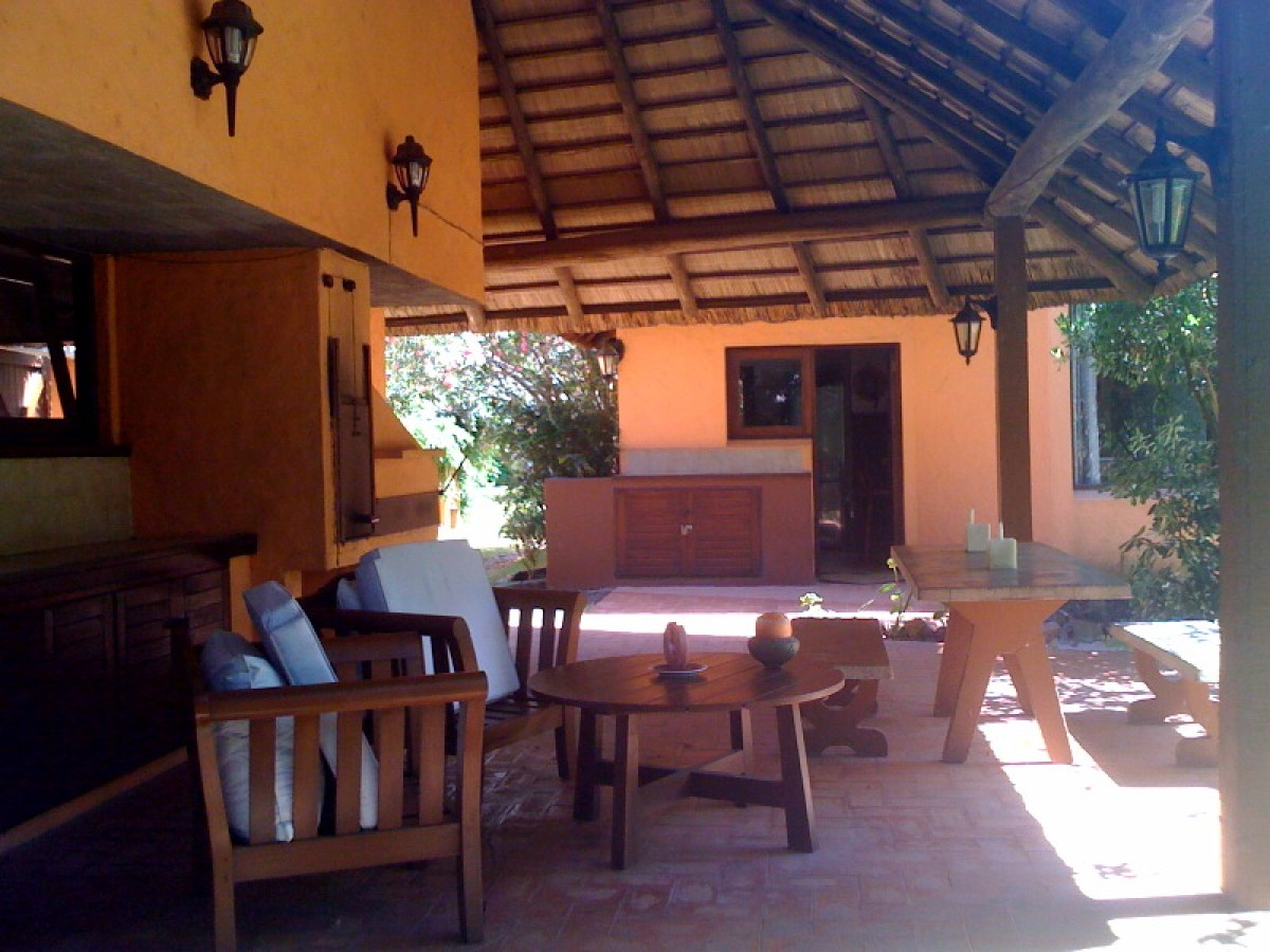 Alquiler 3 dormitorios y dependencia de servicio