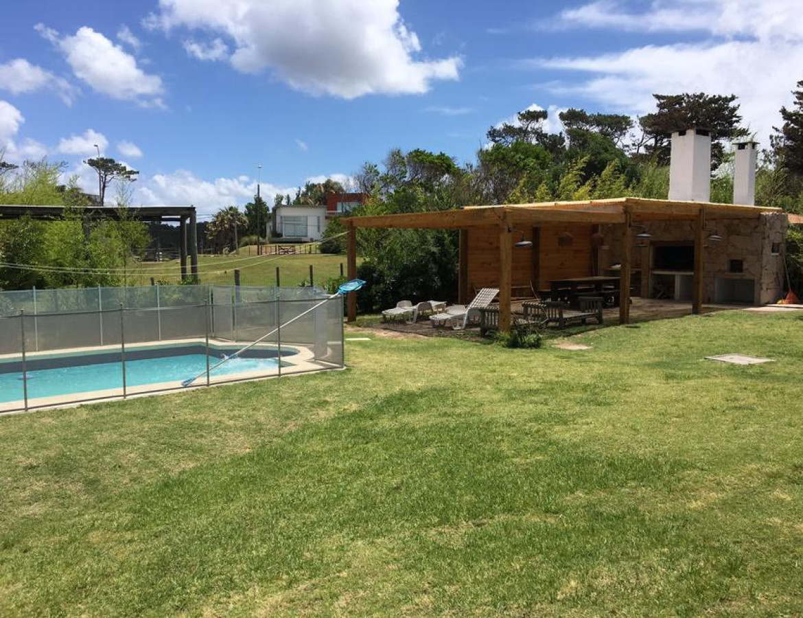Casa en alquiler de temporada Pinares Punta del Este 