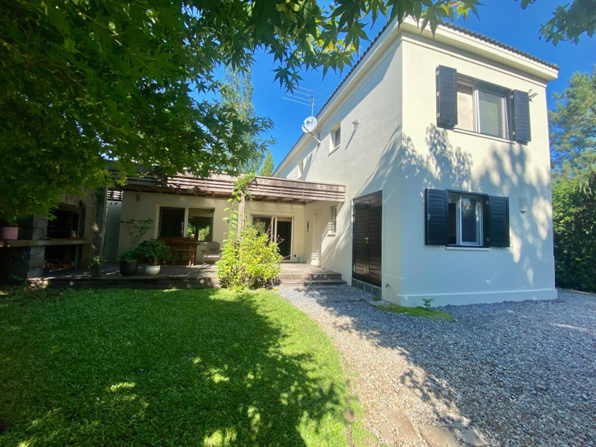 Casa en venta con 3 dormitorios y 2 baños